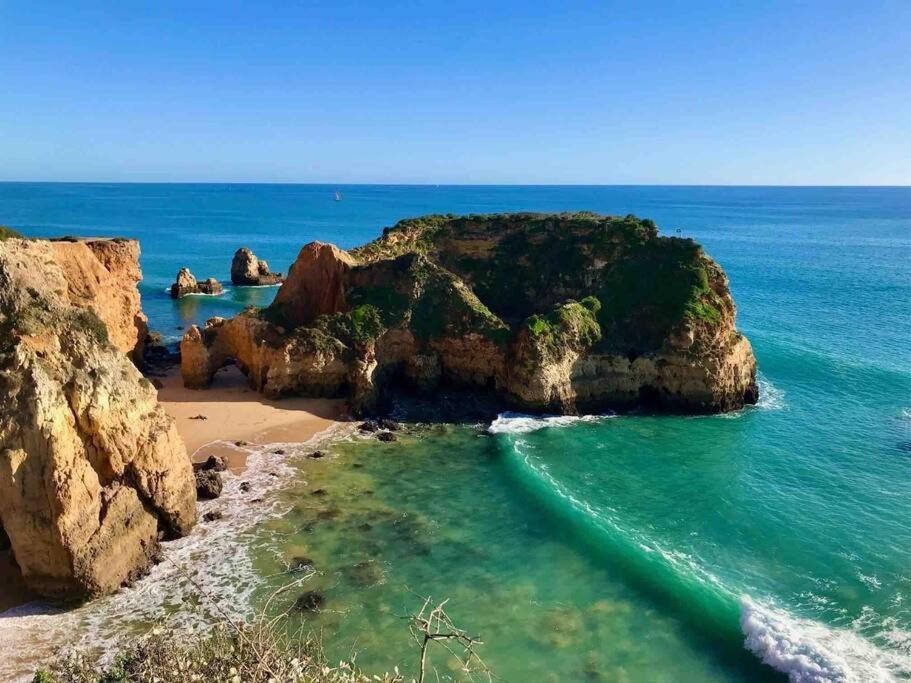 Spacious Two Bedroom Apt, 200M From The Beach Carvoeiro  Exterior foto