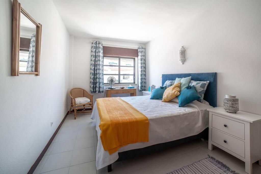 Spacious Two Bedroom Apt, 200M From The Beach Carvoeiro  Exterior foto