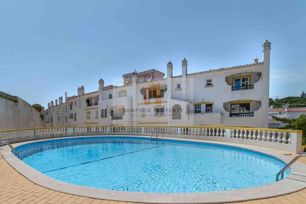 Spacious Two Bedroom Apt, 200M From The Beach Carvoeiro  Exterior foto