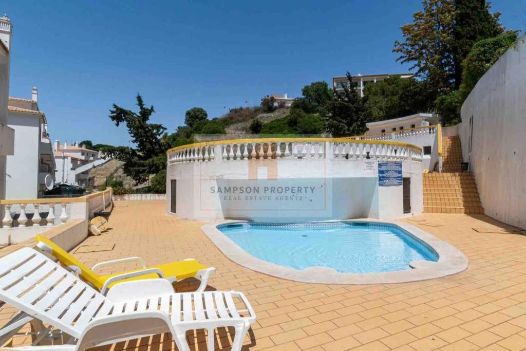 Spacious Two Bedroom Apt, 200M From The Beach Carvoeiro  Exterior foto
