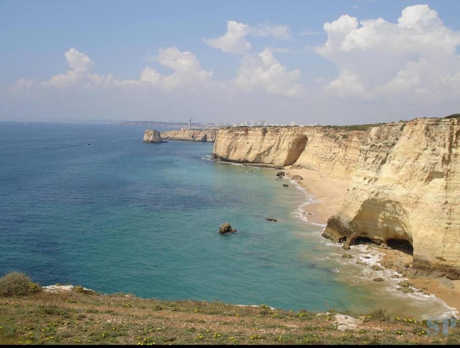 Spacious Two Bedroom Apt, 200M From The Beach Carvoeiro  Exterior foto